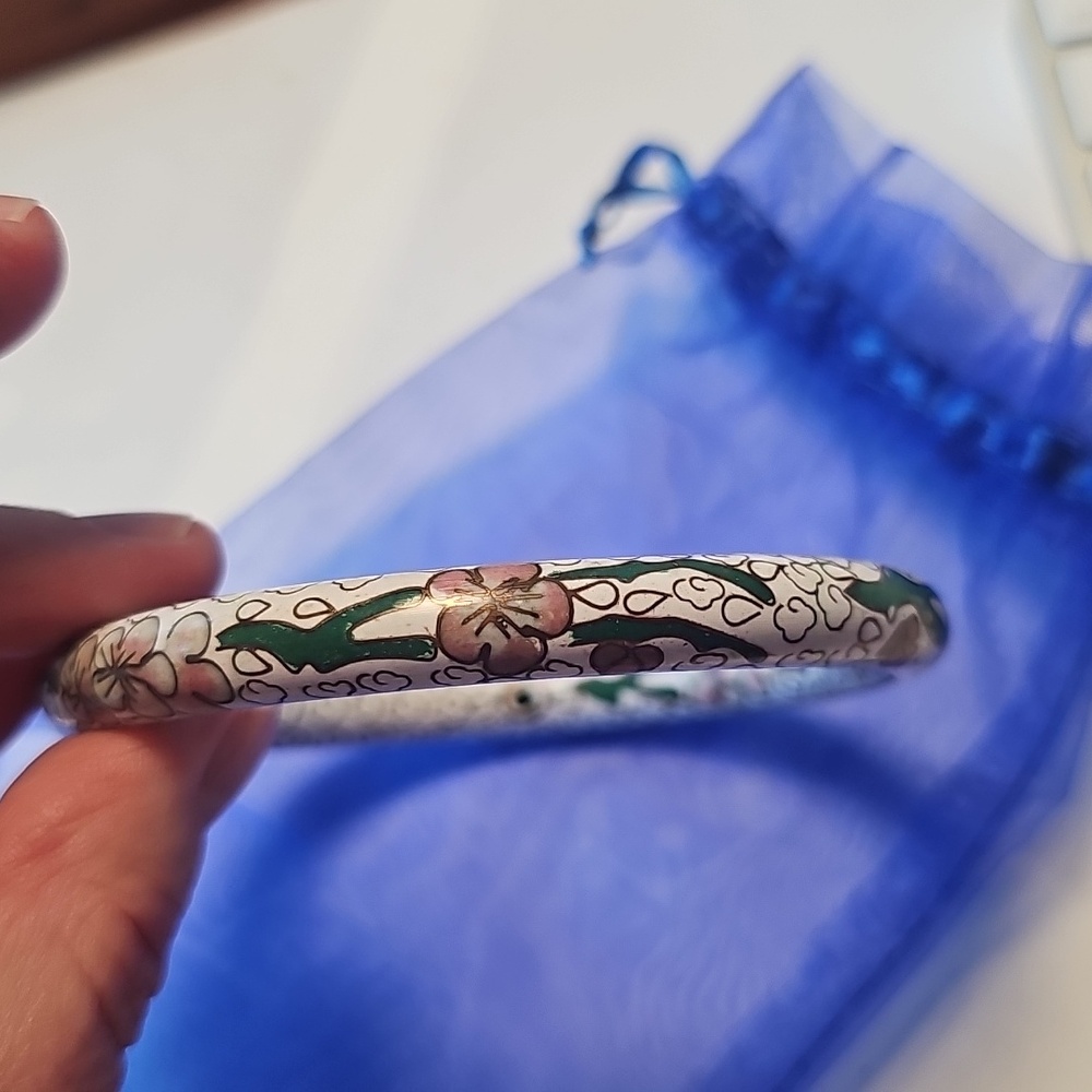 Vintage Chinese White Cloisonne Floral Bangle